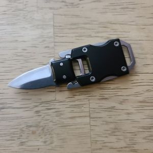 Paracord survival bracelets